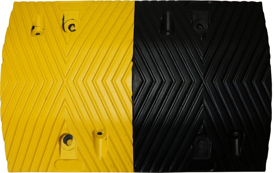 Rubber Speed Hump - Yellow/ Black Mid Section